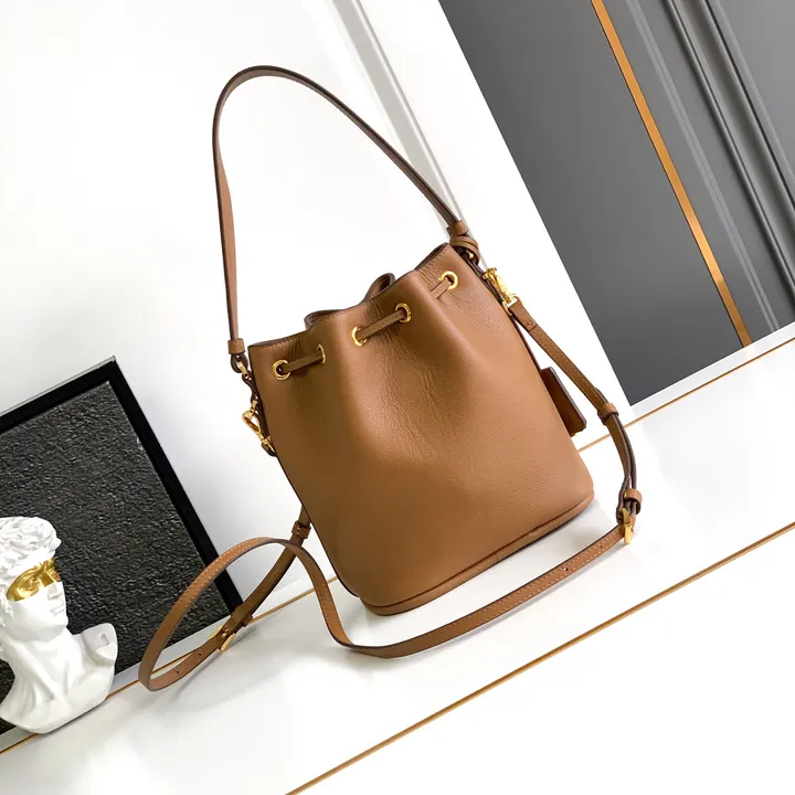 スーパーコピー プラダ キーホルダー