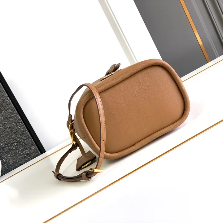 スーパーコピー プラダ キーホルダー