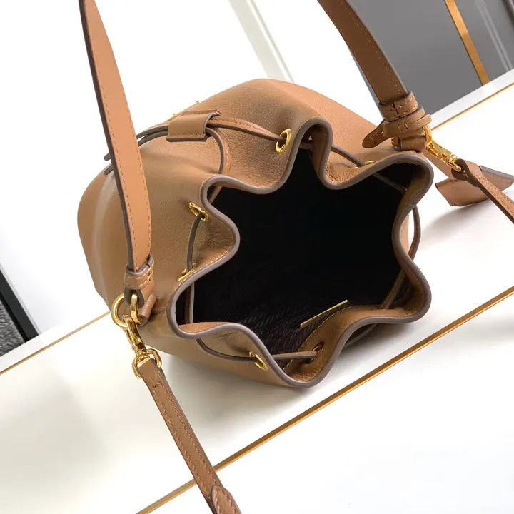 スーパーコピー プラダ キーホルダー