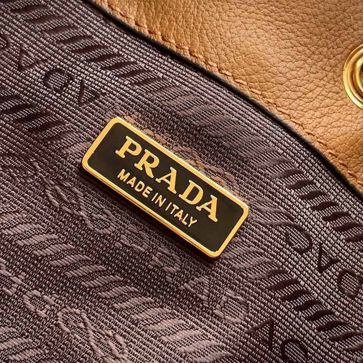 スーパーコピー プラダ キーホルダー