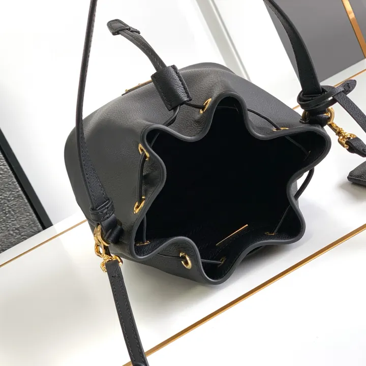 スーパーコピー プラダ キーホルダー