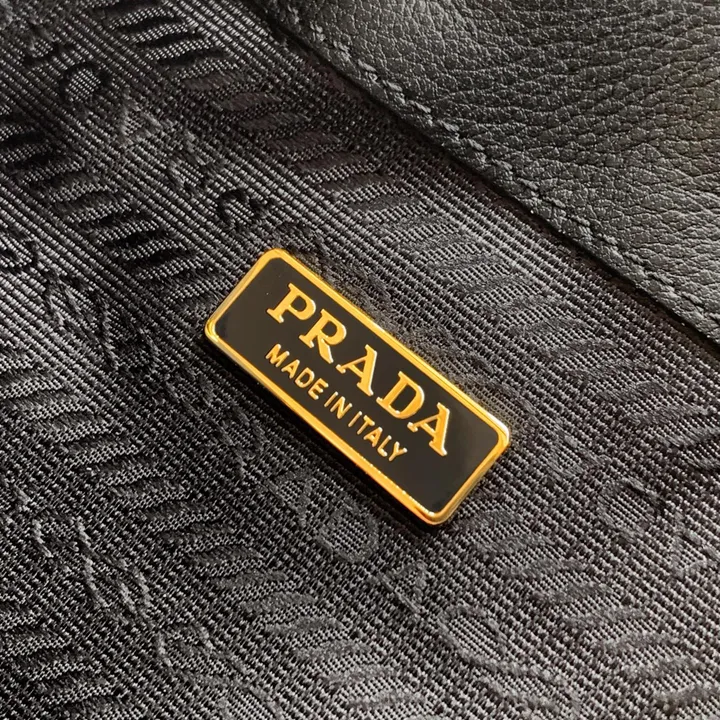 スーパーコピー プラダ キーホルダー