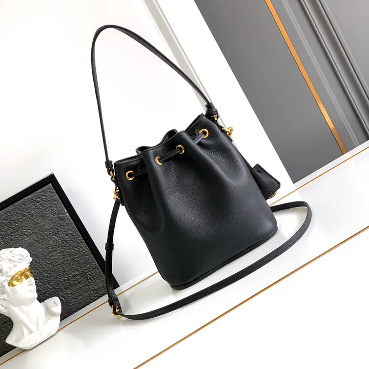 スーパーコピー プラダ キーホルダー