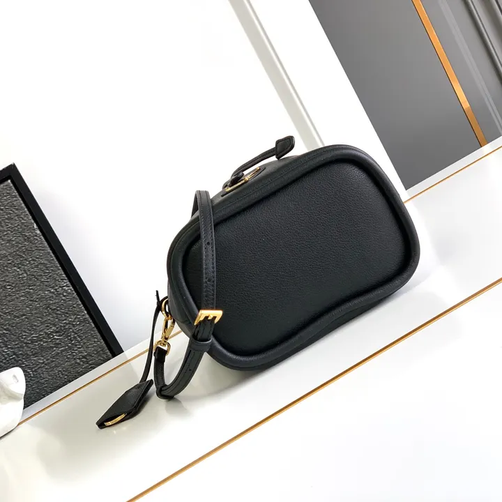 スーパーコピー プラダ キーホルダー