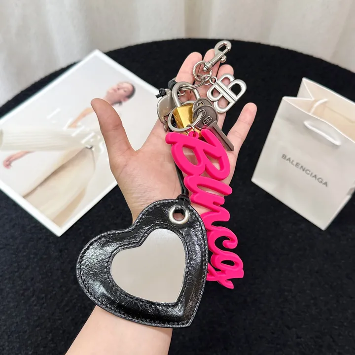 スーパーコピー バレンシアガ キーホルダー