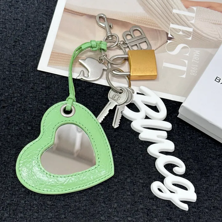 スーパーコピー バレンシアガ キーホルダー