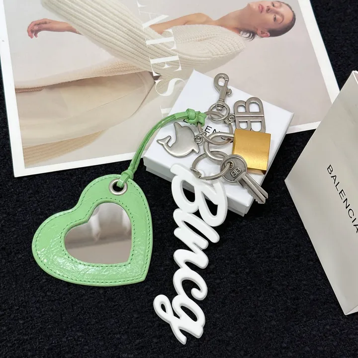 スーパーコピー バレンシアガ キーホルダー