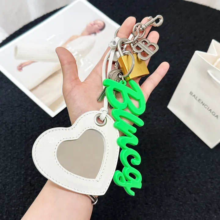 スーパーコピー バレンシアガ キーホルダー