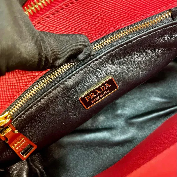 スーパーコピー プラダ キーホルダー