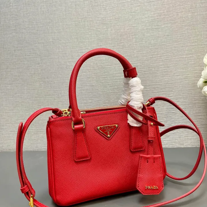 スーパーコピー プラダ キーホルダー