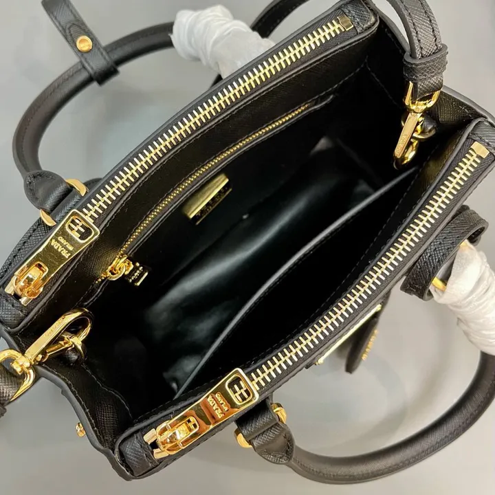 スーパーコピー プラダ キーホルダー