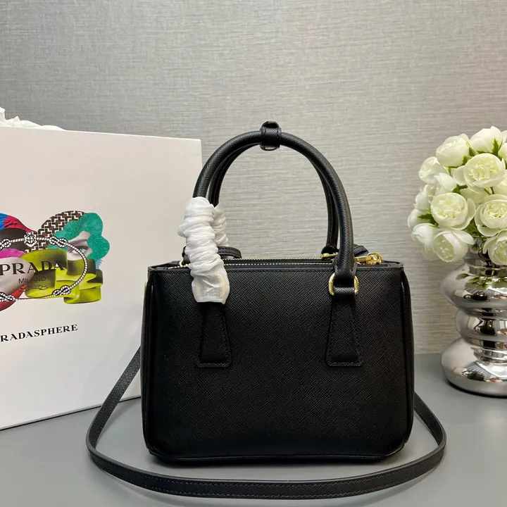 スーパーコピー プラダ キーホルダー