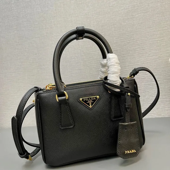 スーパーコピー プラダ キーホルダー