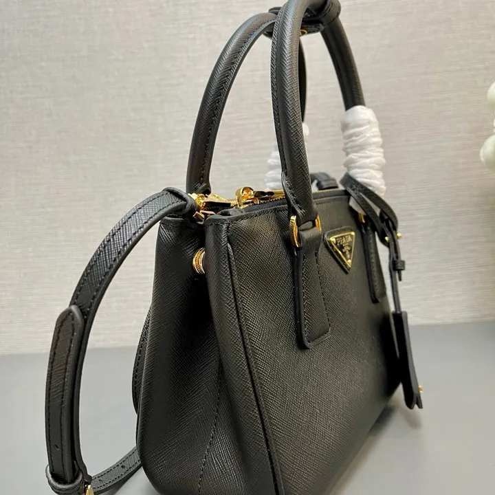 スーパーコピー プラダ キーホルダー