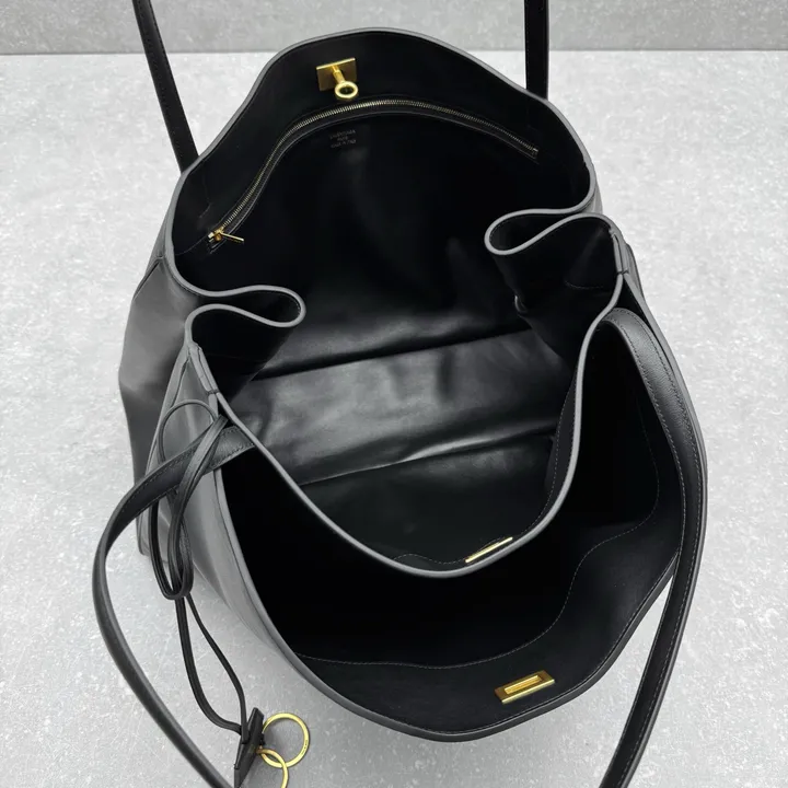 スーパーコピー バレンシアガ キーホルダー