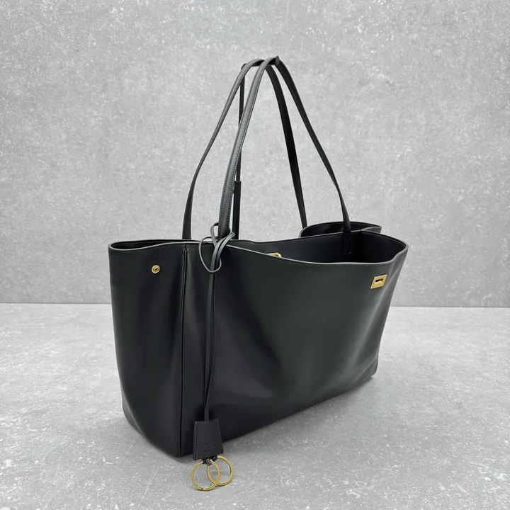 スーパーコピー バレンシアガ キーホルダー