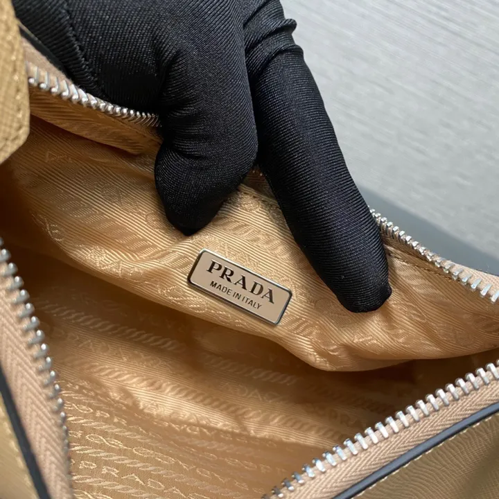 スーパーコピー プラダ キーホルダー