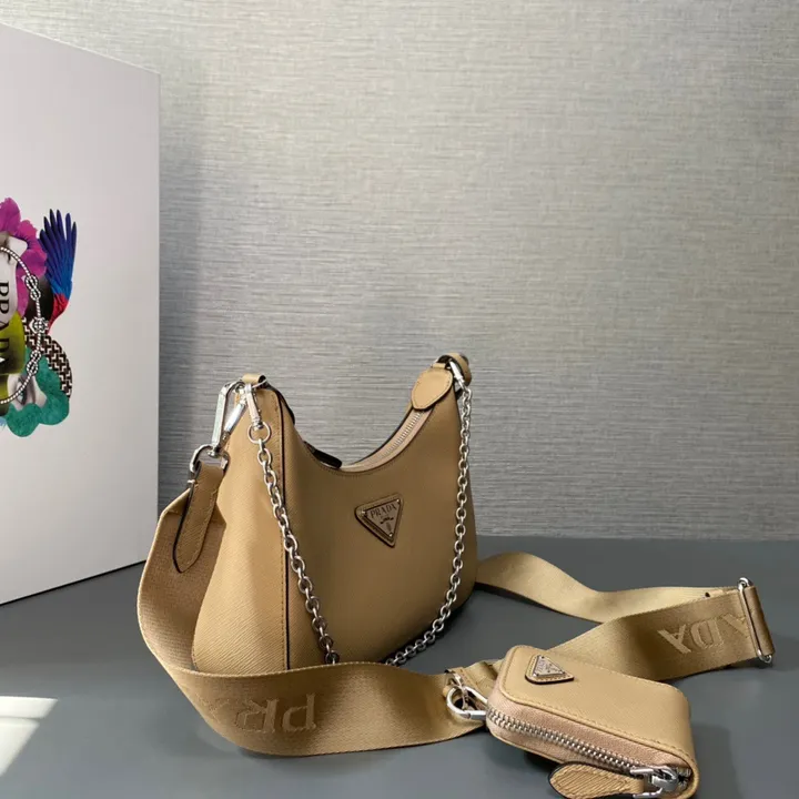 スーパーコピー プラダ キーホルダー