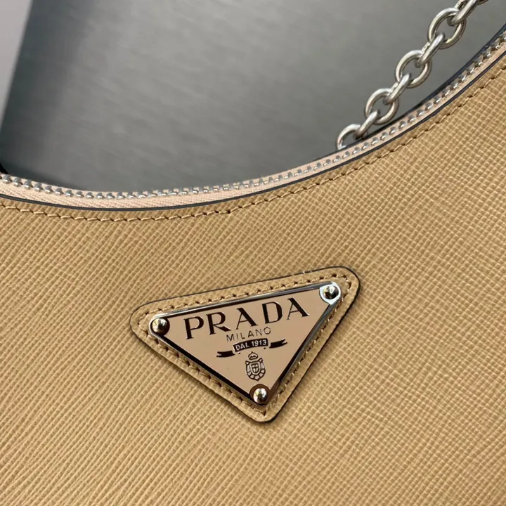 スーパーコピー プラダ キーホルダー