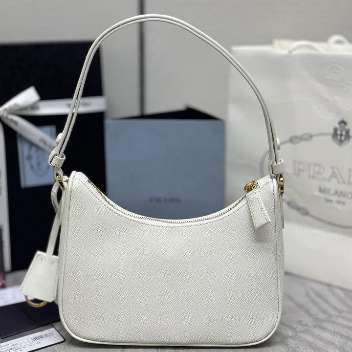 スーパーコピー プラダ キーホルダー