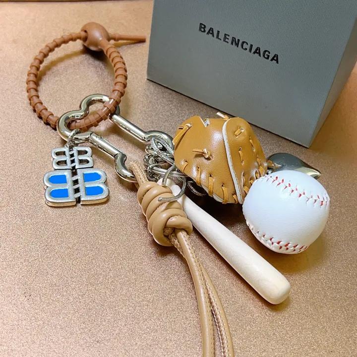 スーパーコピー バレンシアガ キーホルダー