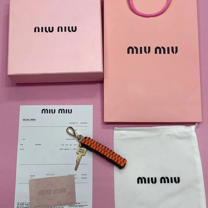 スーパーコピー ミュウミュウ キーホルダー