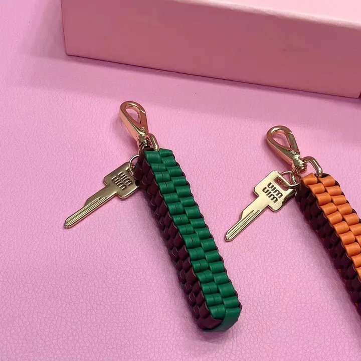 スーパーコピー ミュウミュウ キーホルダー