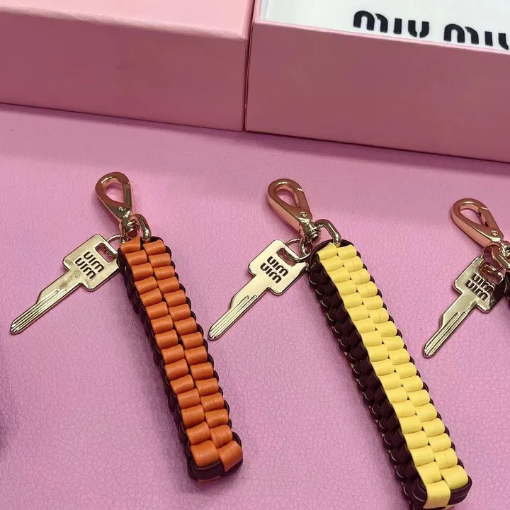 スーパーコピー ミュウミュウ キーホルダー