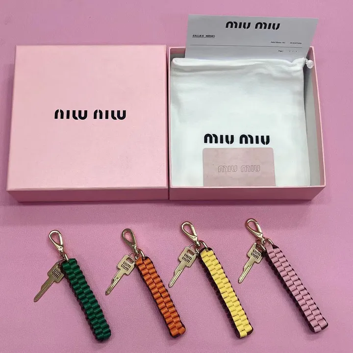 スーパーコピー ミュウミュウ キーホルダー