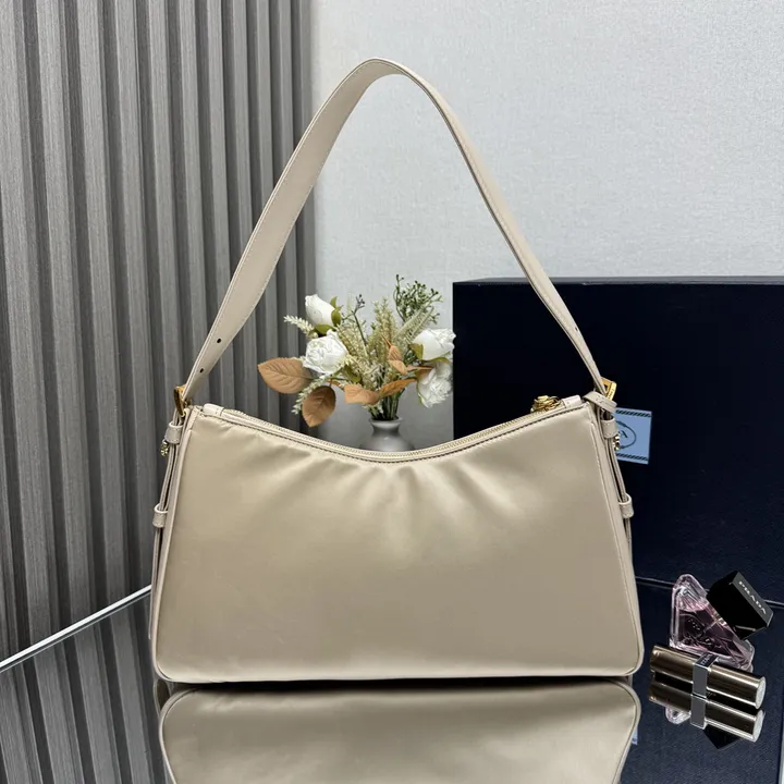 スーパーコピー プラダ キーホルダー