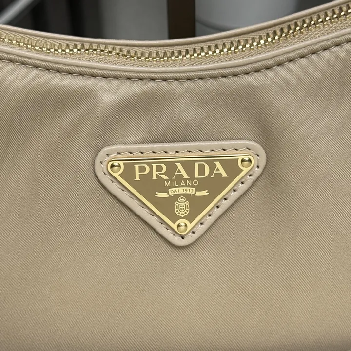 スーパーコピー プラダ キーホルダー