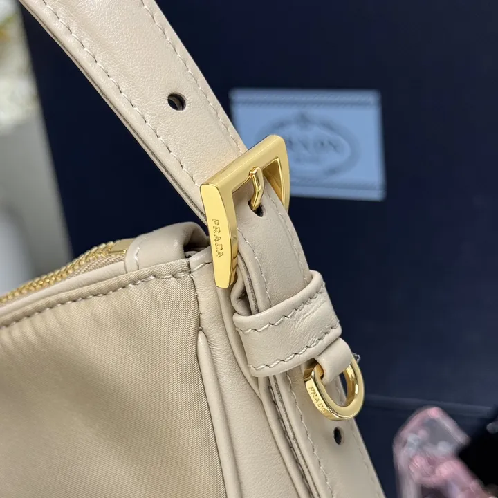 スーパーコピー プラダ キーホルダー