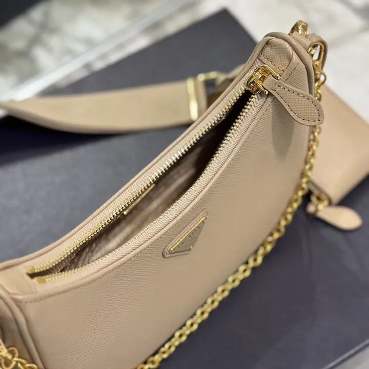 スーパーコピー プラダ キーホルダー