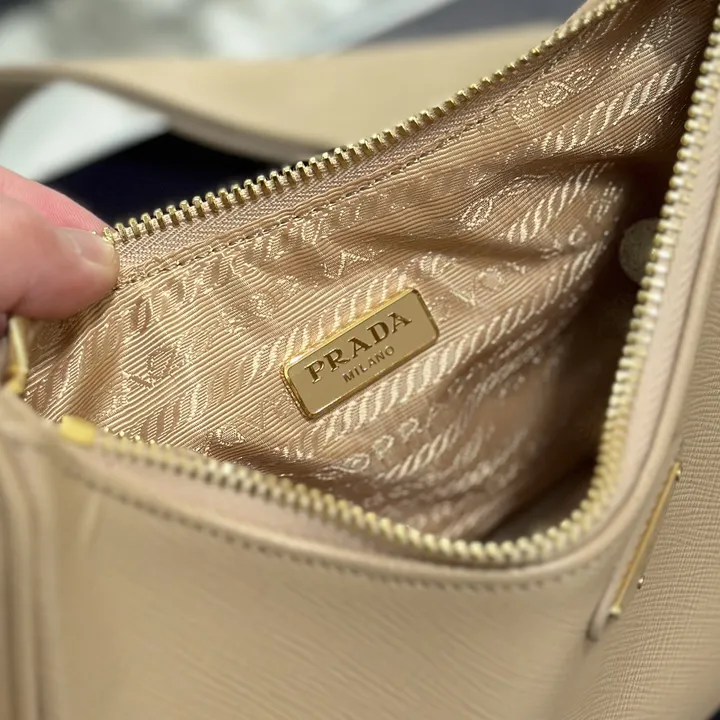 スーパーコピー プラダ キーホルダー