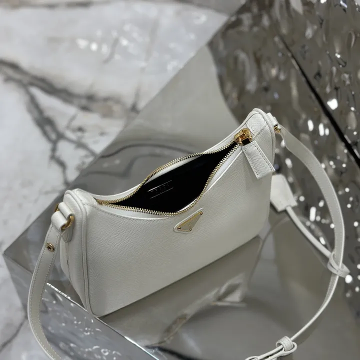 スーパーコピー プラダ キーホルダー