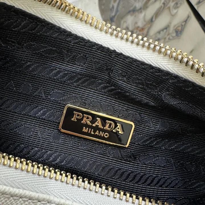 スーパーコピー プラダ キーホルダー