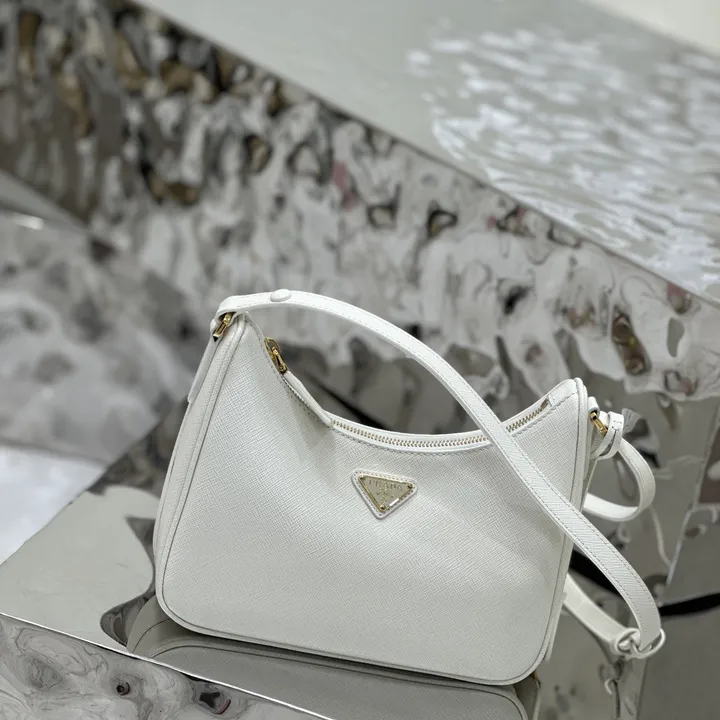 スーパーコピー プラダ キーホルダー