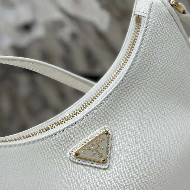 スーパーコピー プラダ キーホルダー