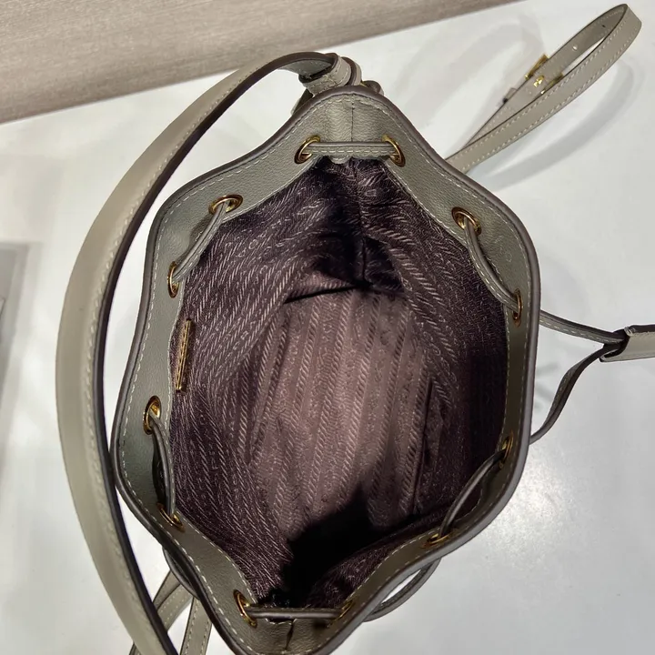 スーパーコピー プラダ キーホルダー