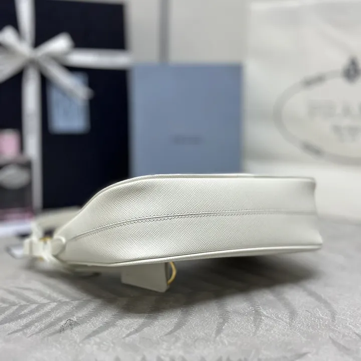 スーパーコピー プラダ キーホルダー