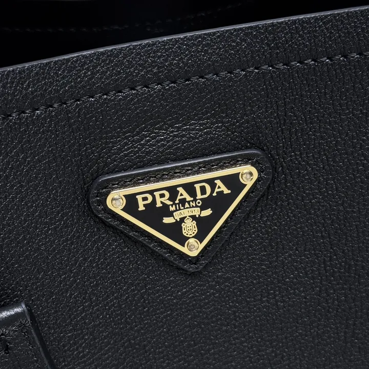 スーパーコピー プラダ キーホルダー