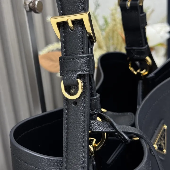 スーパーコピー プラダ キーホルダー