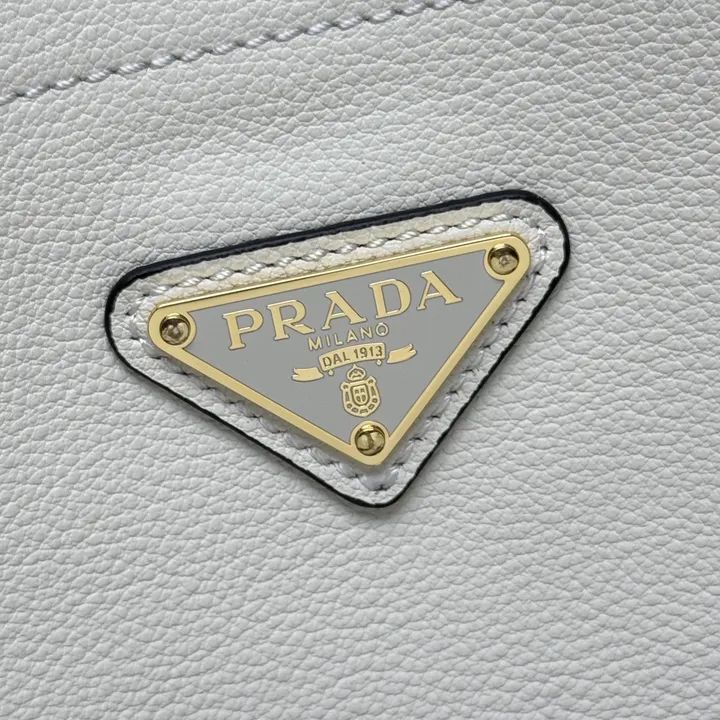 スーパーコピー プラダ キーホルダー