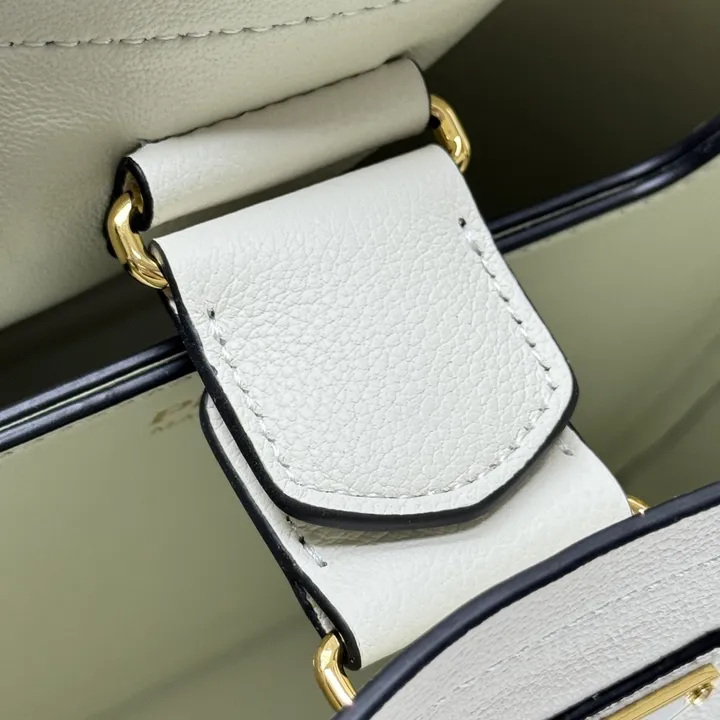 スーパーコピー プラダ キーホルダー