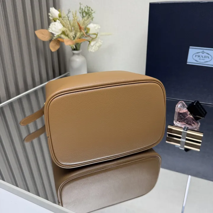 スーパーコピー プラダ キーホルダー