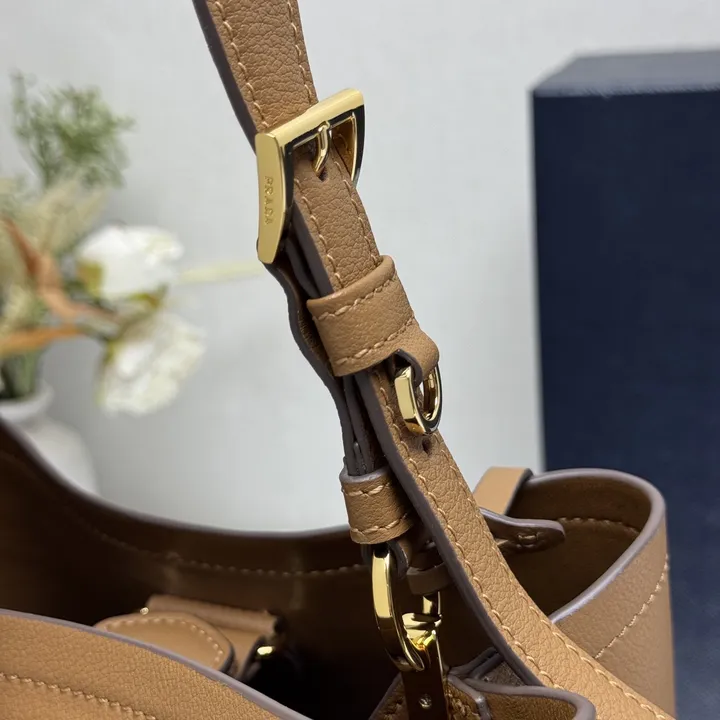 スーパーコピー プラダ キーホルダー