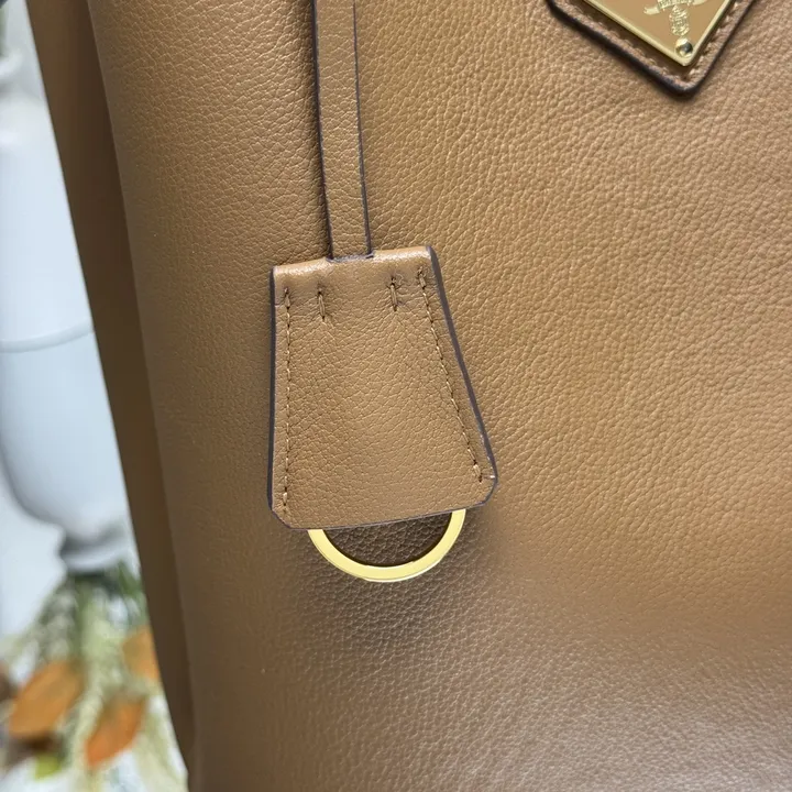 スーパーコピー プラダ キーホルダー