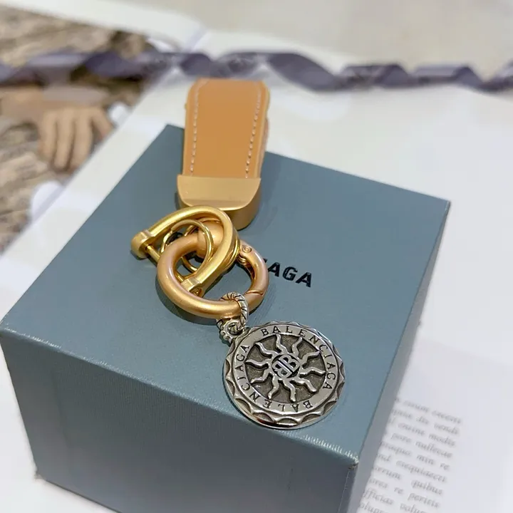 スーパーコピー バレンシアガ キーホルダー