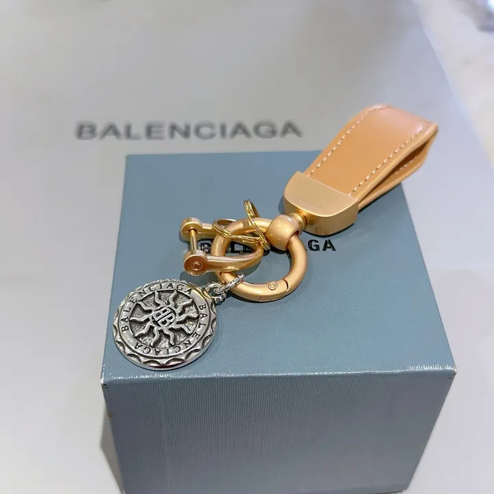 スーパーコピー バレンシアガ キーホルダー