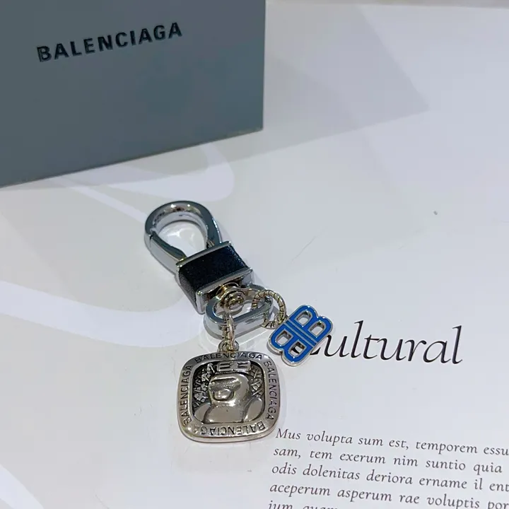 スーパーコピー バレンシアガ キーホルダー